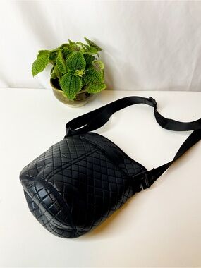 Hydro Jug Quilted Black Crossbody Bag